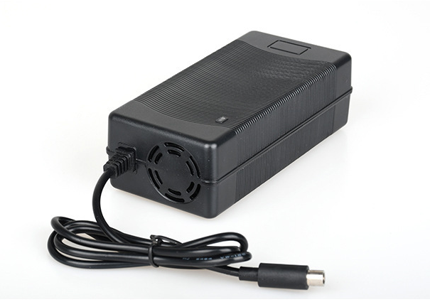 Carica batteria 54.6V 3A (connettore 8.0mm) per bicicletta elettrica ENGWE EP-2 Pro/Engine Pro/Engine X e per monopattino elettrico KuKirin G2 MAX/KuKirin G2 Pro - Compatibile con altri modelli